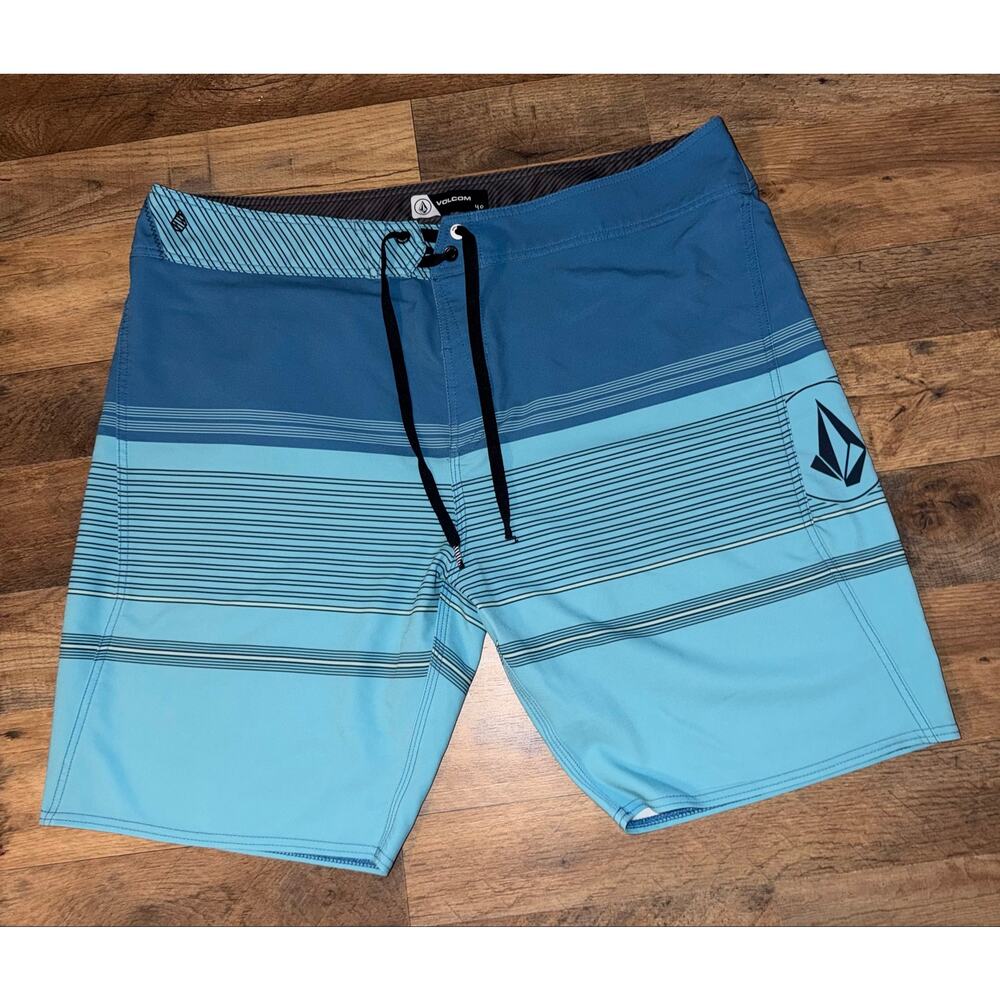 Volcom men’s blue board shorts